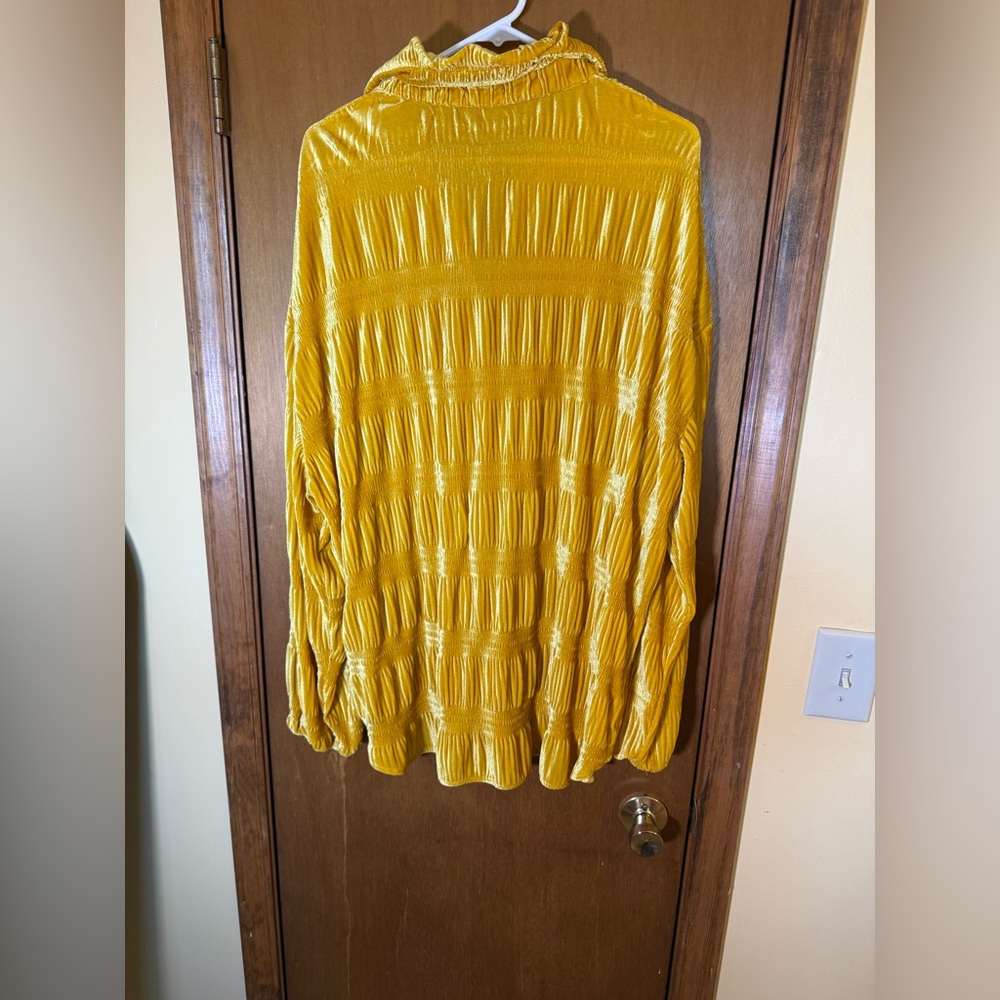 BiBi Mustard Textured Button Down Shirt Size Large - Picture 5 of 5